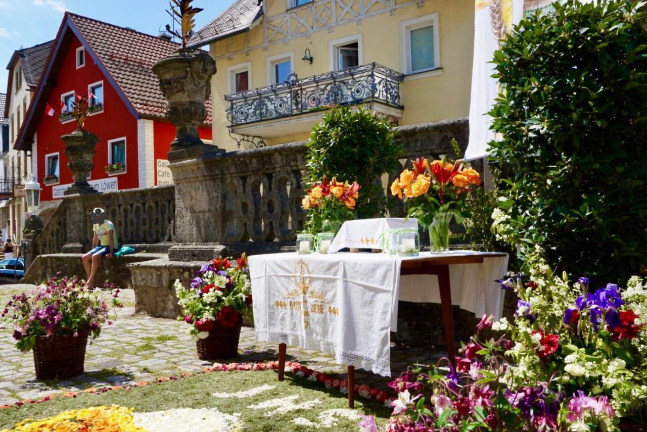 Gasthof Zum Loewen Goessweinstein Exterior photo